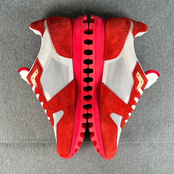 🚨LOUIS VUITTON RUNNER SNEAKER🚨 - Picture 3 of 13